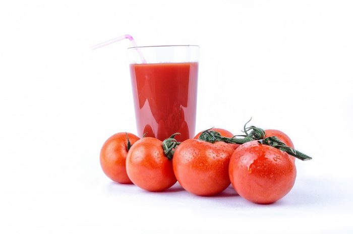Mencegah Bau Badan Secara Alami dengan Jus Tomat