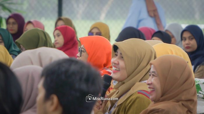 Peserta aktif dalam sesi tanya Jawab di YIS