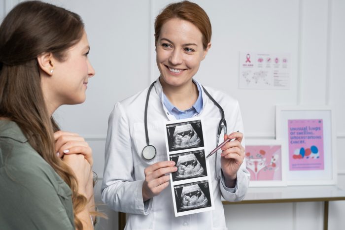 Konsultasi kehamilan dengan dokter obgyn di RS EMC